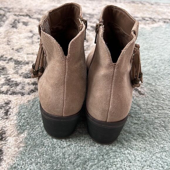 White Mountain 8.5 *Havana* Suede Leather Tassel Ankle Booties EUC - Picture 6 of 11